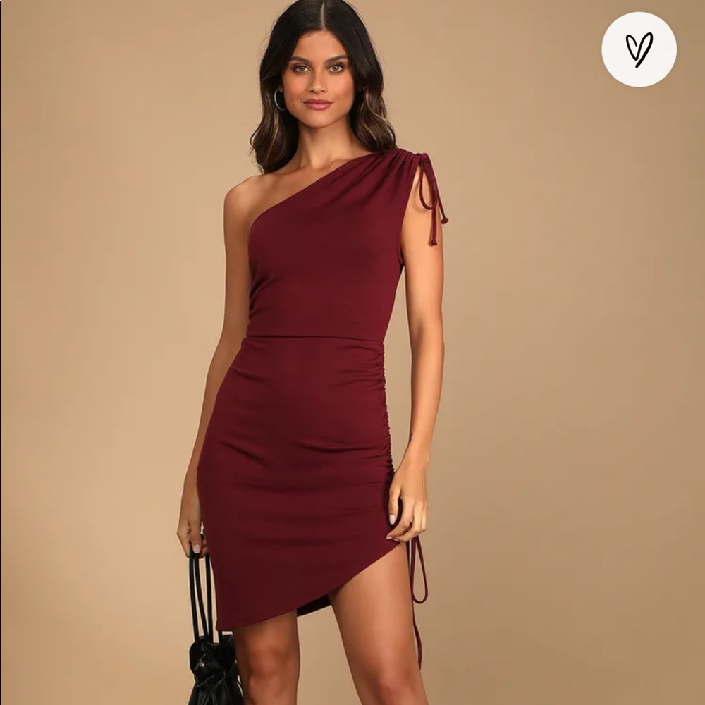 Lulus  Burgundy Ruched One-Shoulder Midi Dress maroon